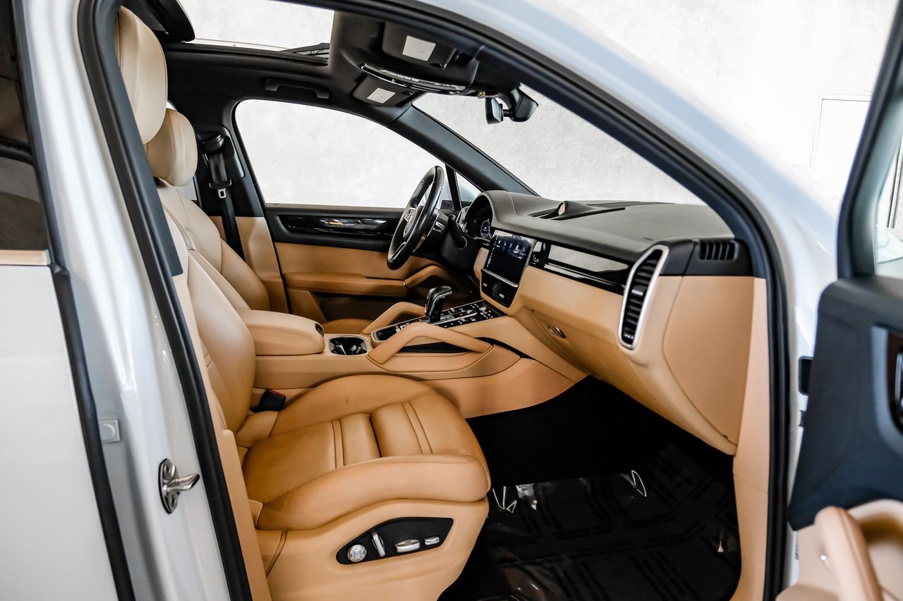 Porsche Cayenne Vehicle Main Gallery Image 37