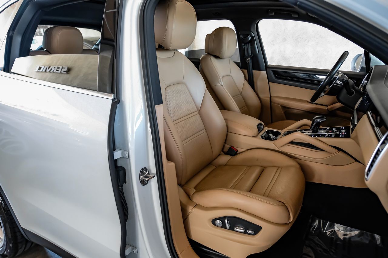 Porsche Cayenne Vehicle Main Gallery Image 38