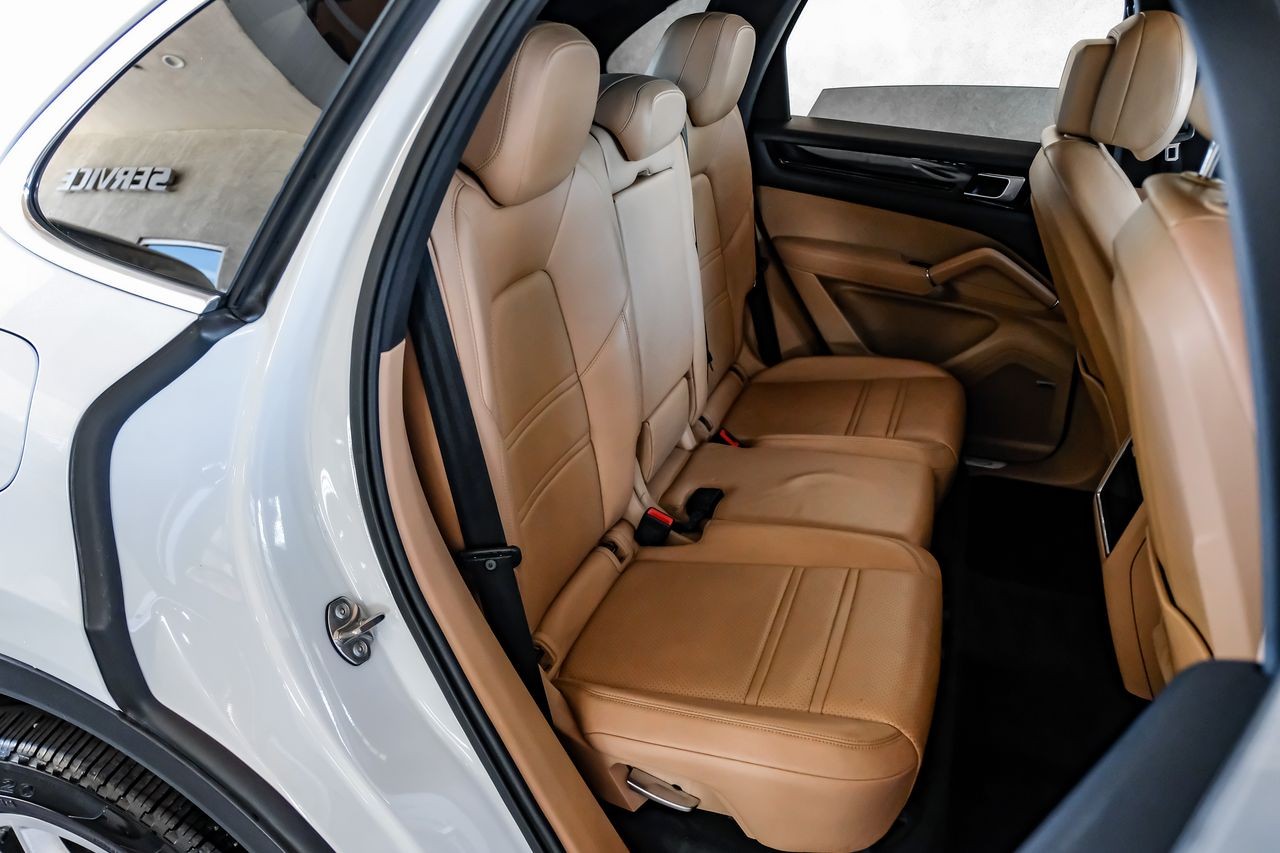 Porsche Cayenne Vehicle Main Gallery Image 39