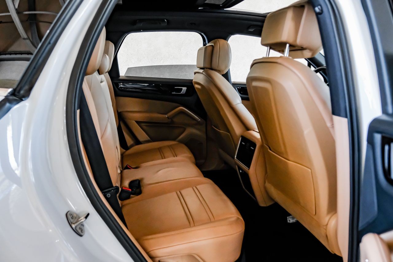 Porsche Cayenne Vehicle Main Gallery Image 40