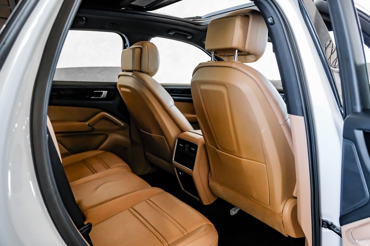 Porsche Cayenne Vehicle Main Gallery Image 41