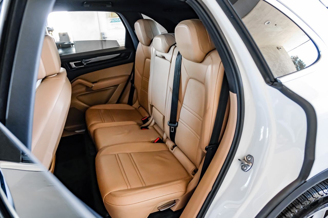 Porsche Cayenne Vehicle Main Gallery Image 44