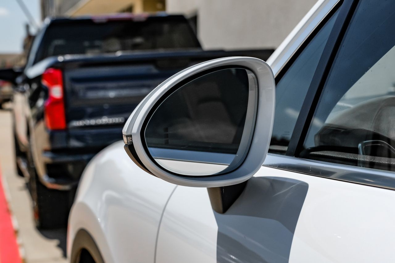 Porsche Cayenne Vehicle Main Gallery Image 45