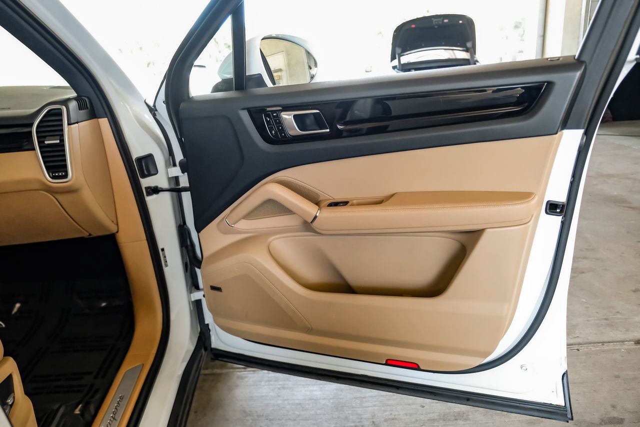 Porsche Cayenne Vehicle Main Gallery Image 50