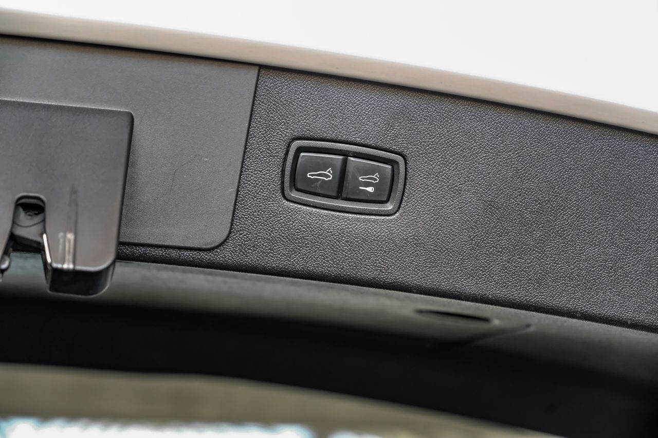 Porsche Cayenne Vehicle Main Gallery Image 56