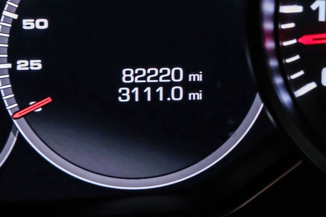 Porsche Cayenne Vehicle Main Gallery Image 21