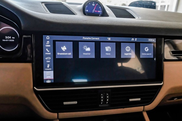 Porsche Cayenne Vehicle Main Gallery Image 32