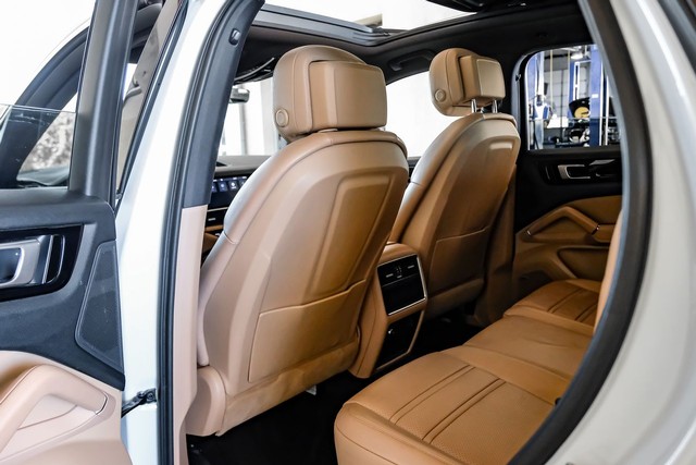 Porsche Cayenne Vehicle Main Gallery Image 42
