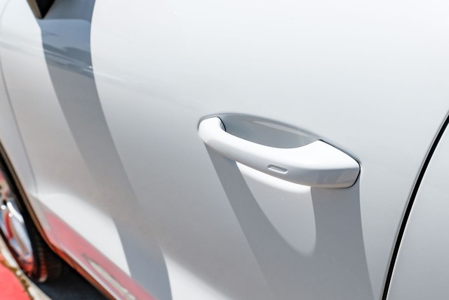 Porsche Cayenne Vehicle Main Gallery Image 46