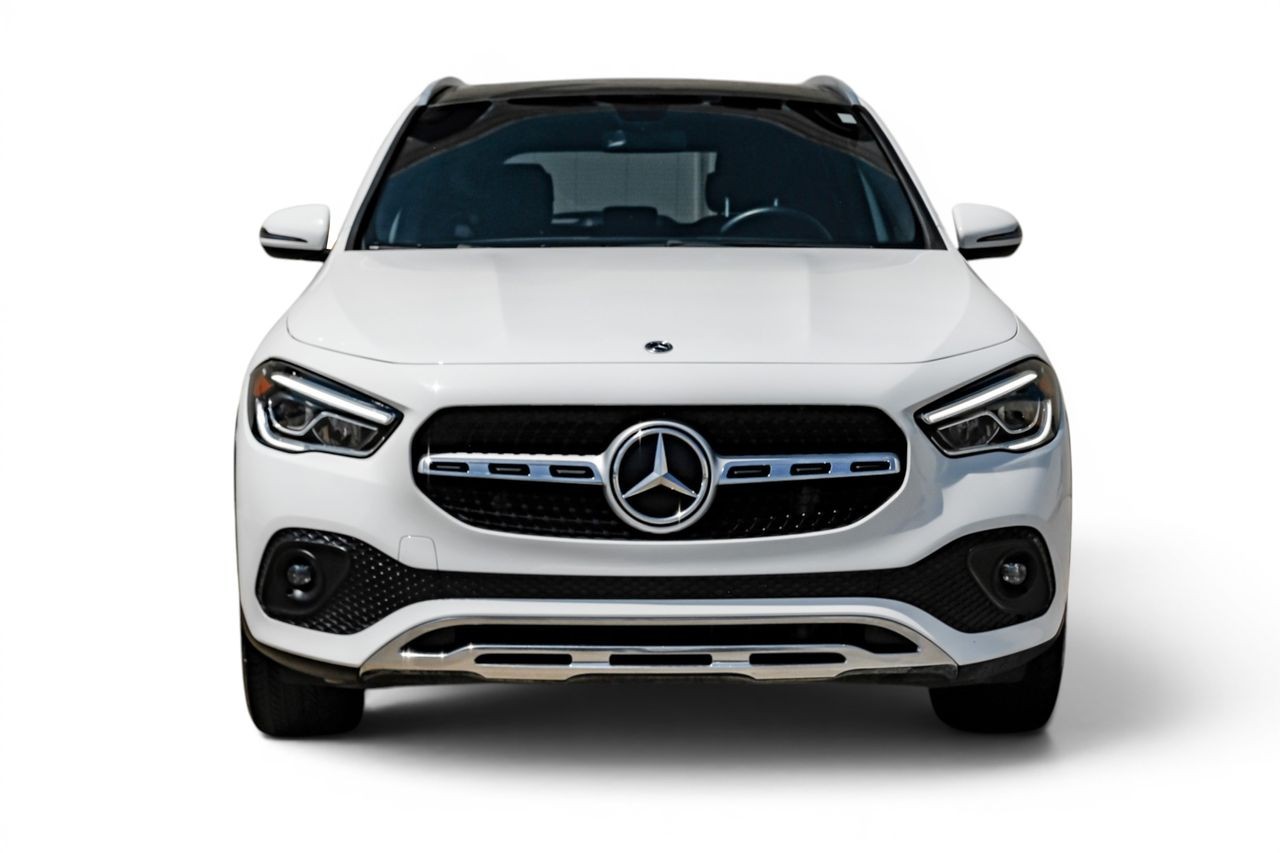 Mercedes-Benz GLA Vehicle Main Gallery Image 06