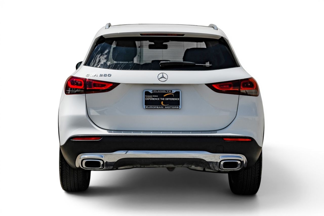 Mercedes-Benz GLA Vehicle Main Gallery Image 10