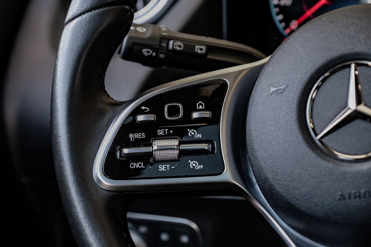 Mercedes-Benz GLA Vehicle Main Gallery Image 18