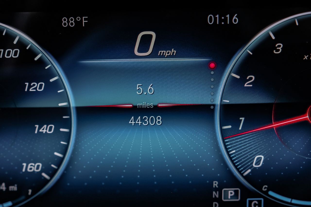 Mercedes-Benz GLA Vehicle Main Gallery Image 22