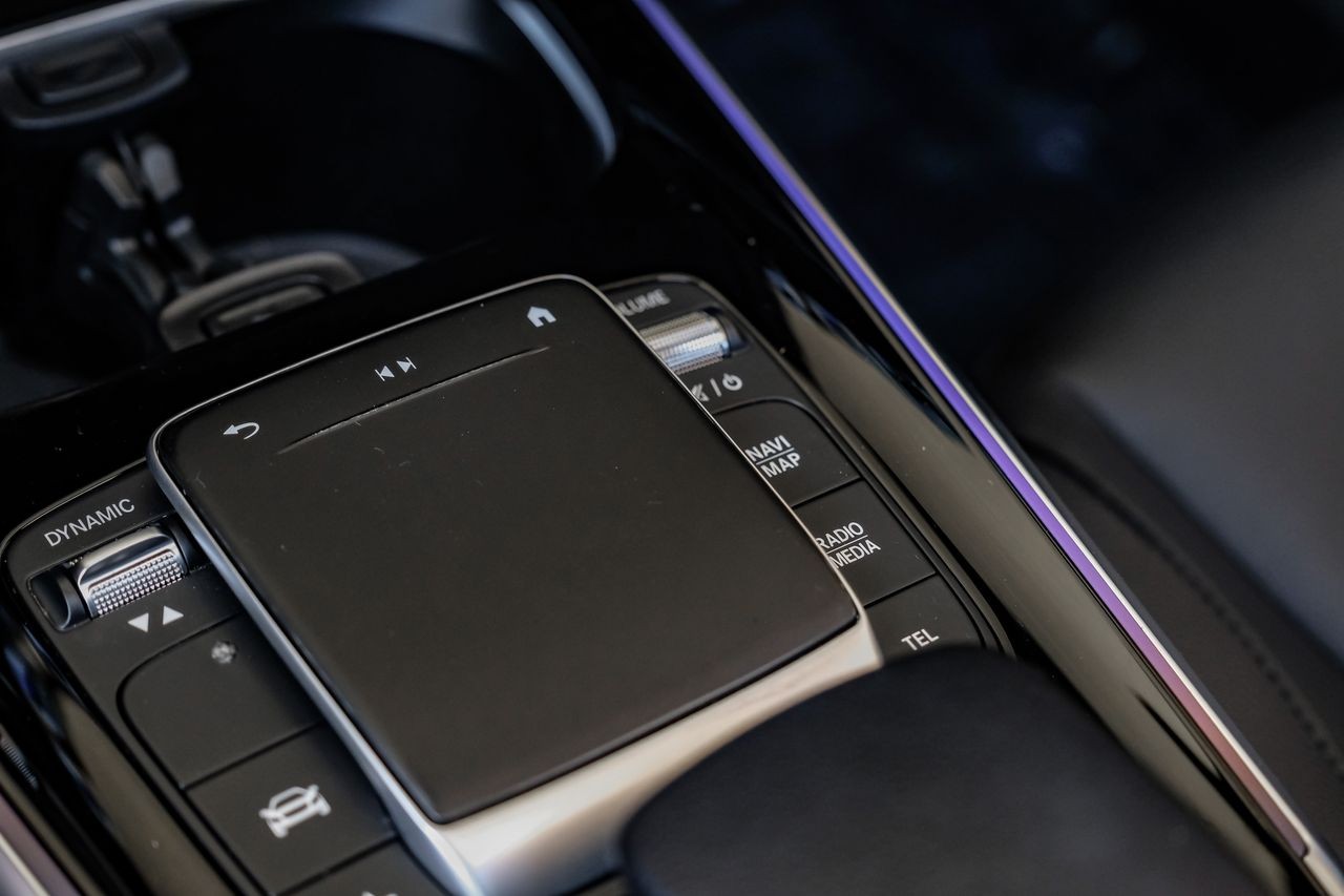 Mercedes-Benz GLA Vehicle Main Gallery Image 27