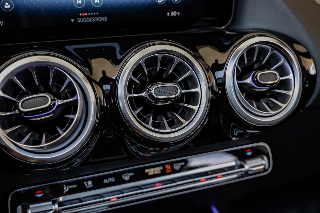 Mercedes-Benz GLA Vehicle Main Gallery Image 29