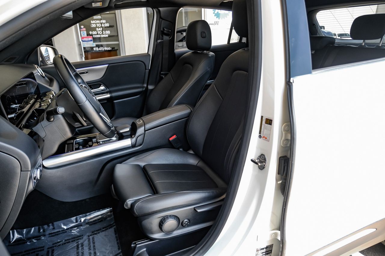 Mercedes-Benz GLA Vehicle Main Gallery Image 34