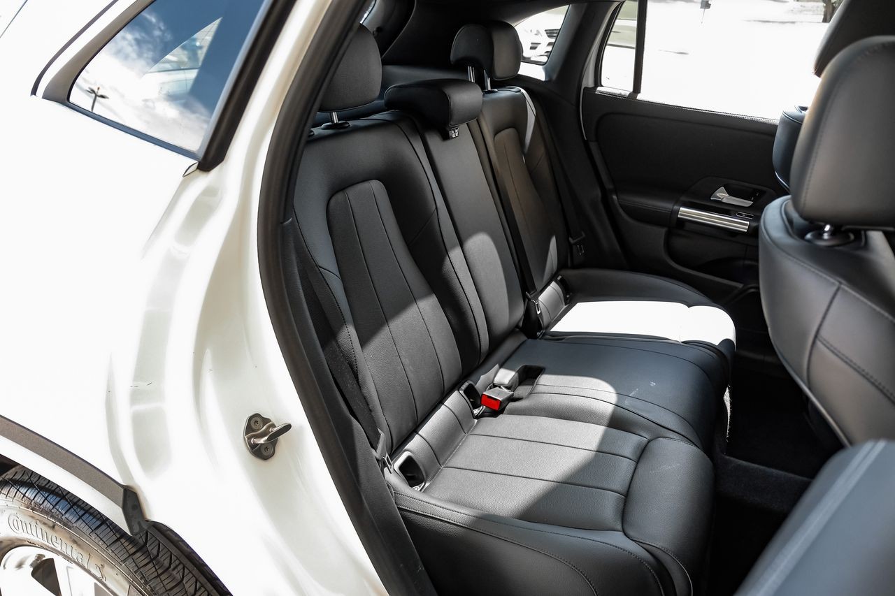 Mercedes-Benz GLA Vehicle Main Gallery Image 37