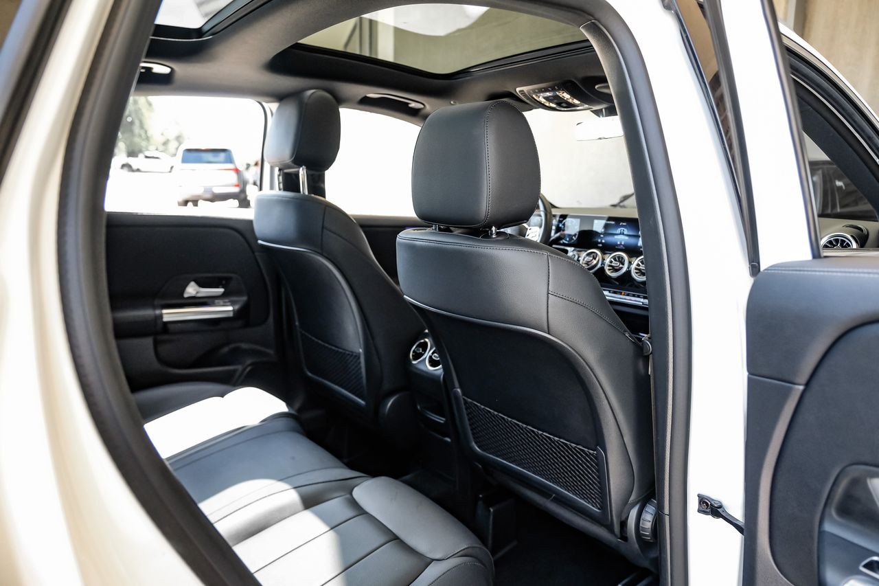 Mercedes-Benz GLA Vehicle Main Gallery Image 39