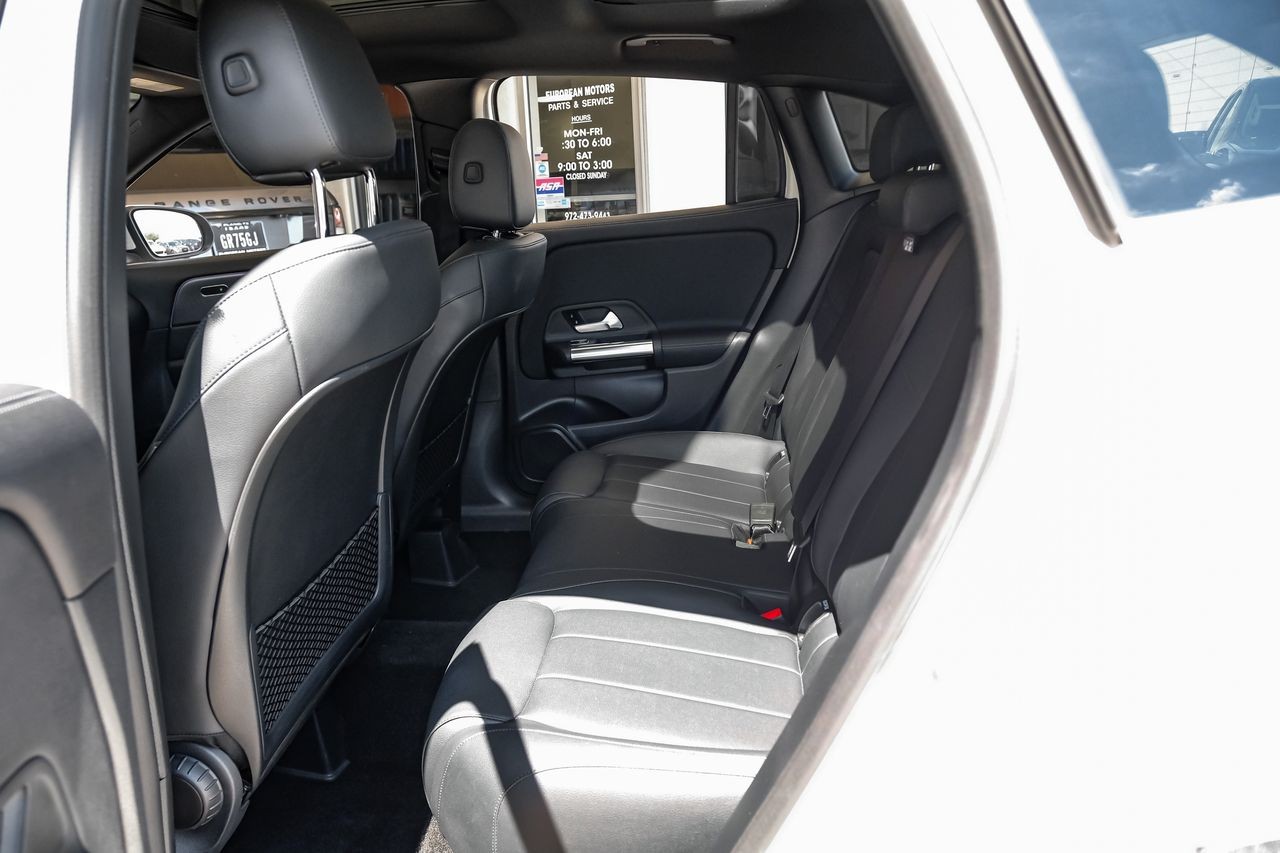 Mercedes-Benz GLA Vehicle Main Gallery Image 41