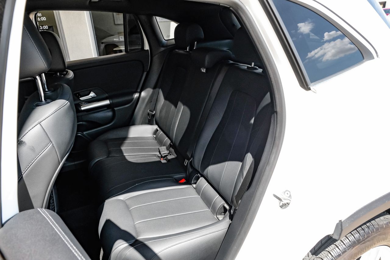 Mercedes-Benz GLA Vehicle Main Gallery Image 42