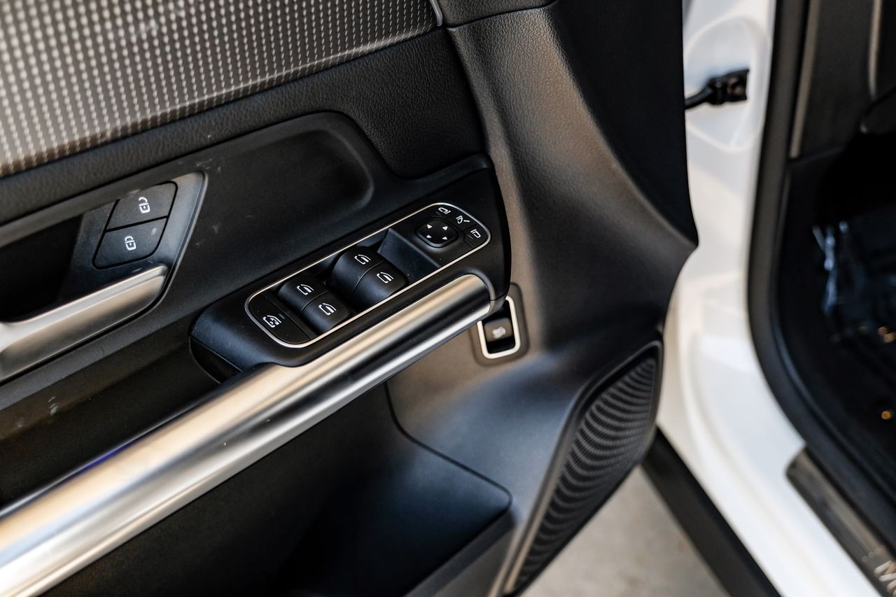 Mercedes-Benz GLA Vehicle Main Gallery Image 46