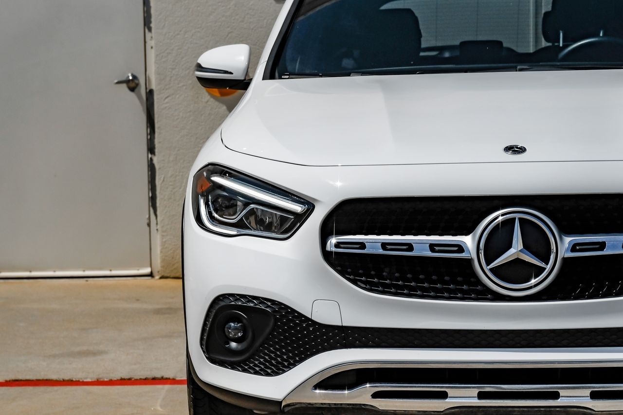 Mercedes-Benz GLA Vehicle Main Gallery Image 50