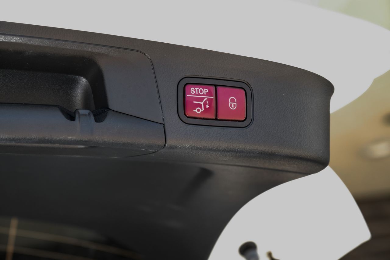 Mercedes-Benz GLA Vehicle Main Gallery Image 53