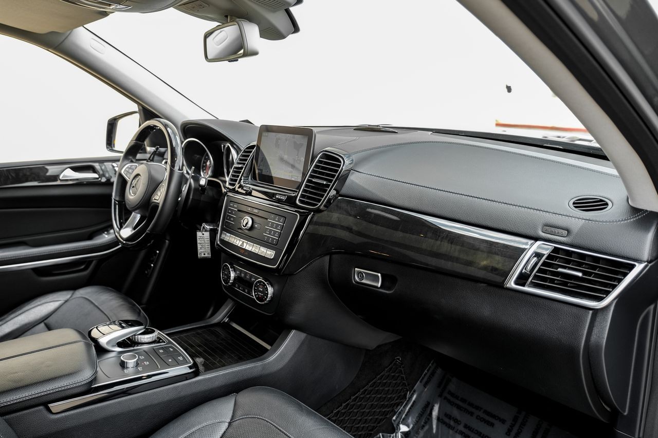 Mercedes-Benz GLS Vehicle Main Gallery Image 13