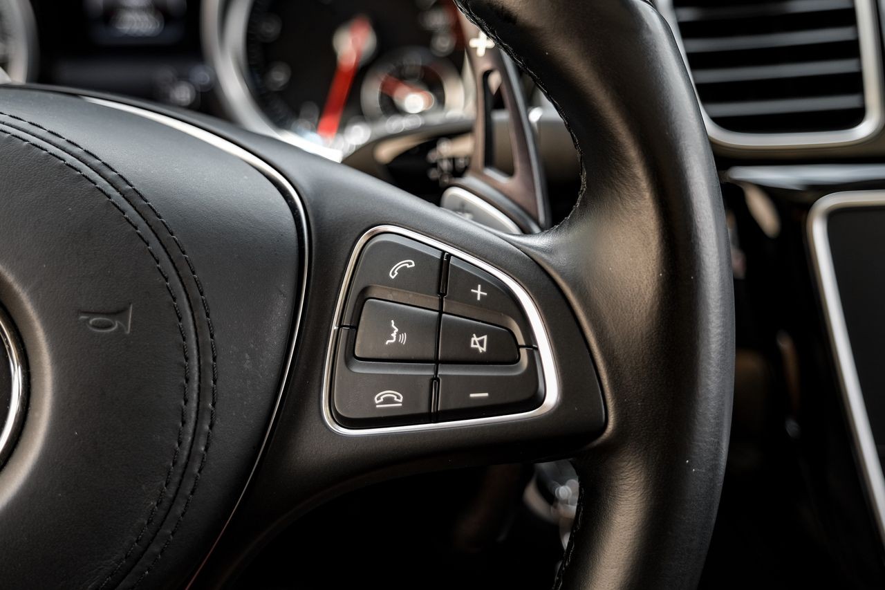 Mercedes-Benz GLS Vehicle Main Gallery Image 18