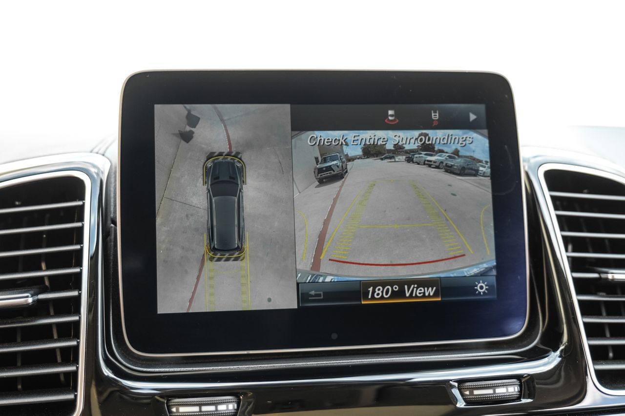 Mercedes-Benz GLS Vehicle Main Gallery Image 22