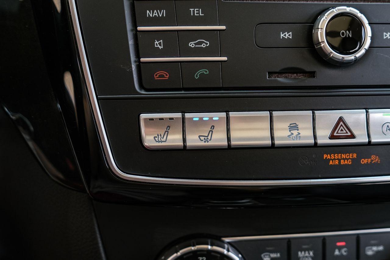 Mercedes-Benz GLS Vehicle Main Gallery Image 28