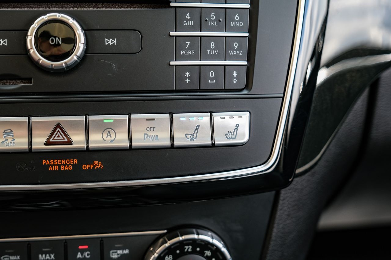 Mercedes-Benz GLS Vehicle Main Gallery Image 29