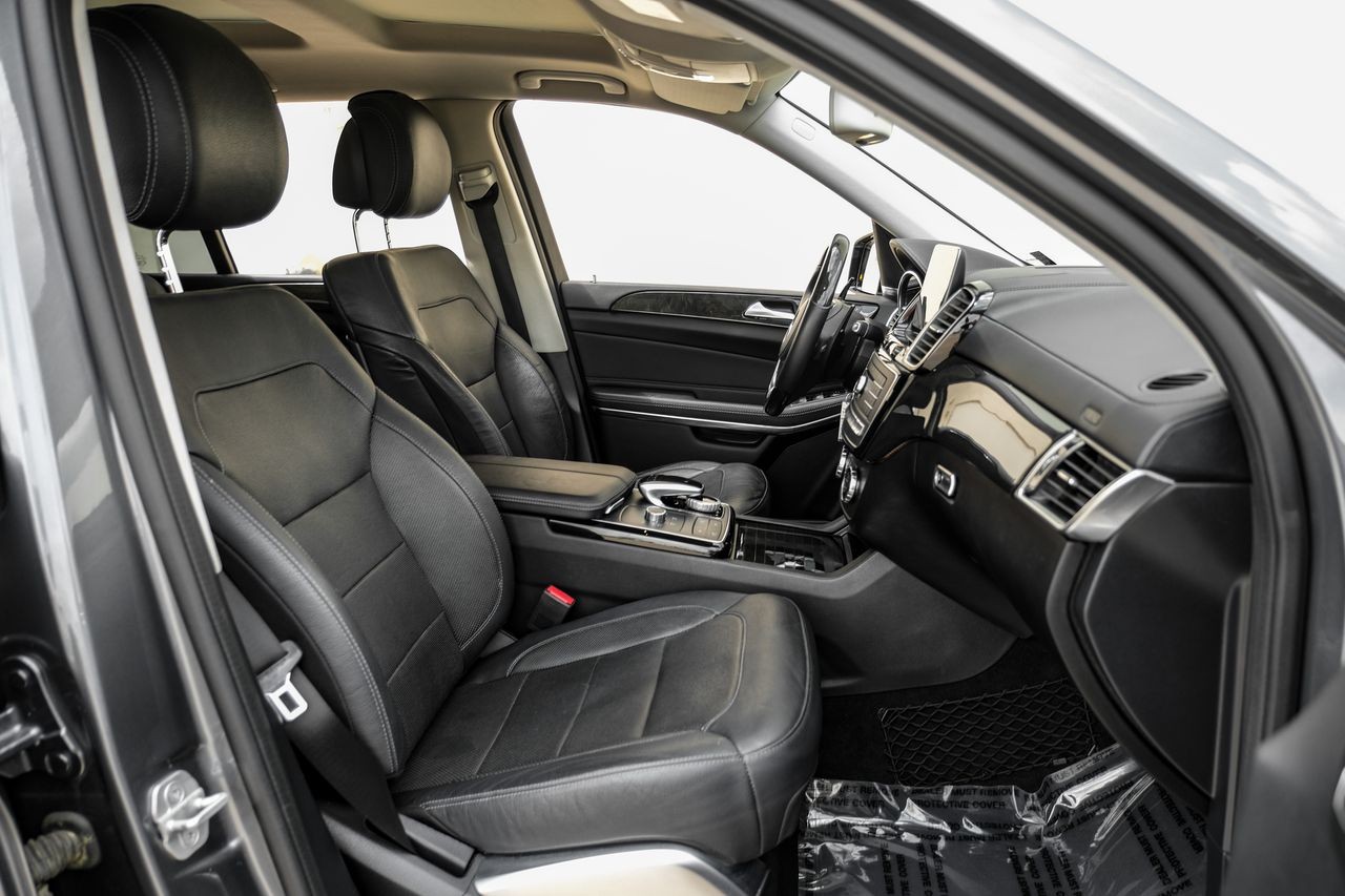 Mercedes-Benz GLS Vehicle Main Gallery Image 32