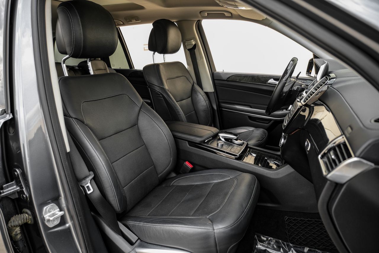 Mercedes-Benz GLS Vehicle Main Gallery Image 33