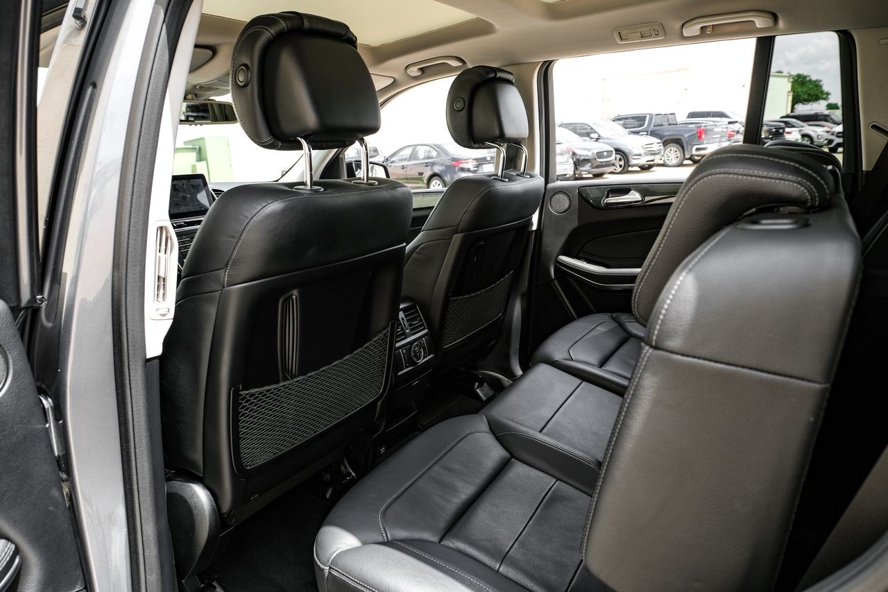 Mercedes-Benz GLS Vehicle Main Gallery Image 37