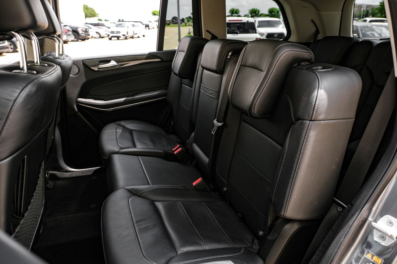 Mercedes-Benz GLS Vehicle Main Gallery Image 38