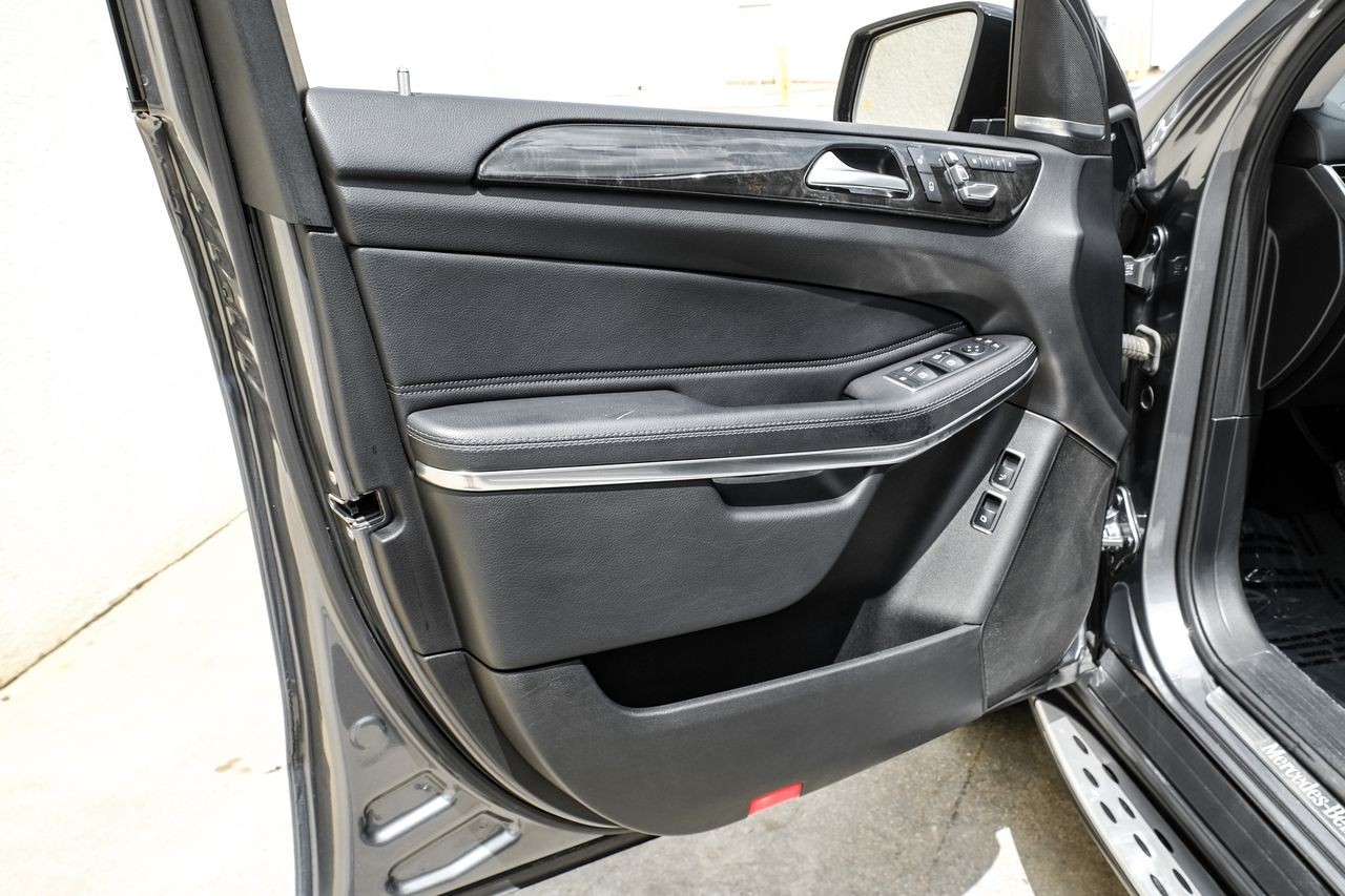 Mercedes-Benz GLS Vehicle Main Gallery Image 41