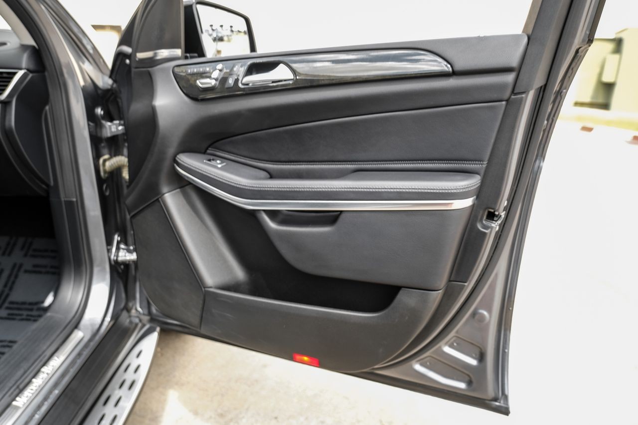 Mercedes-Benz GLS Vehicle Main Gallery Image 44