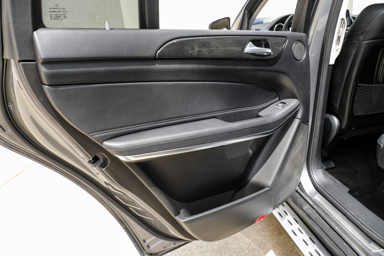 Mercedes-Benz GLS Vehicle Main Gallery Image 45