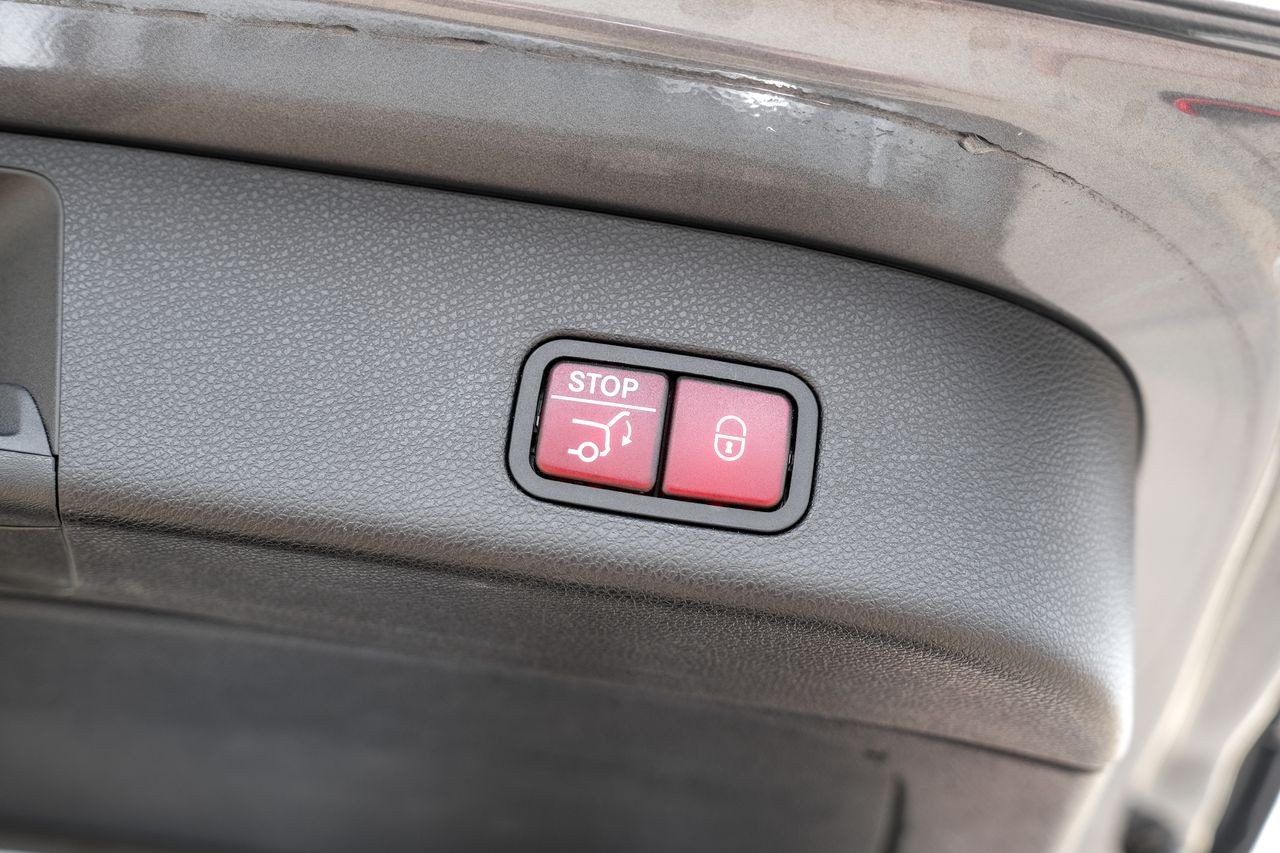 Mercedes-Benz GLS Vehicle Main Gallery Image 52