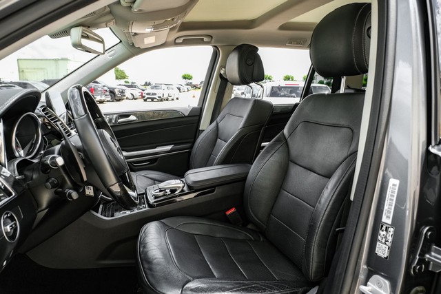 Mercedes-Benz GLS Vehicle Main Gallery Image 04