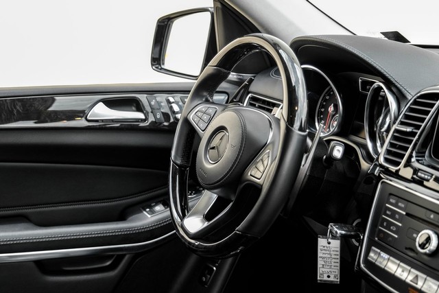 Mercedes-Benz GLS Vehicle Main Gallery Image 14