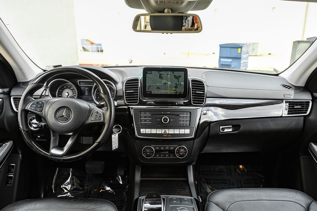 Mercedes-Benz GLS Vehicle Main Gallery Image 15