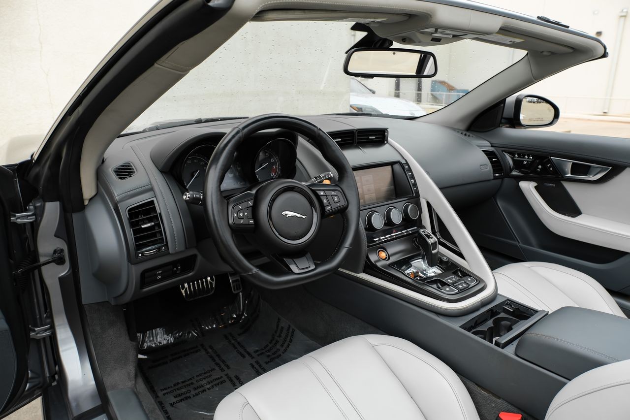 Jaguar F-Type Vehicle Main Gallery Image 03