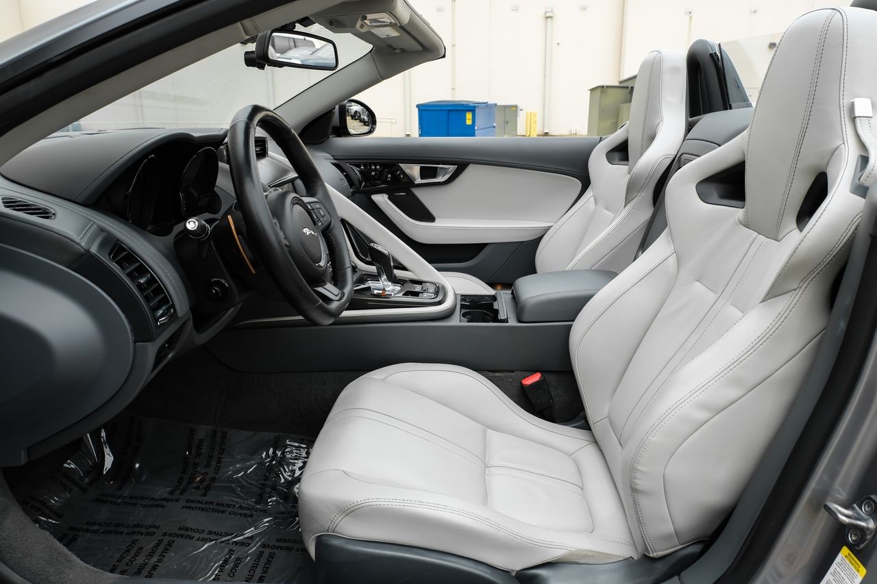 Jaguar F-Type Vehicle Main Gallery Image 04