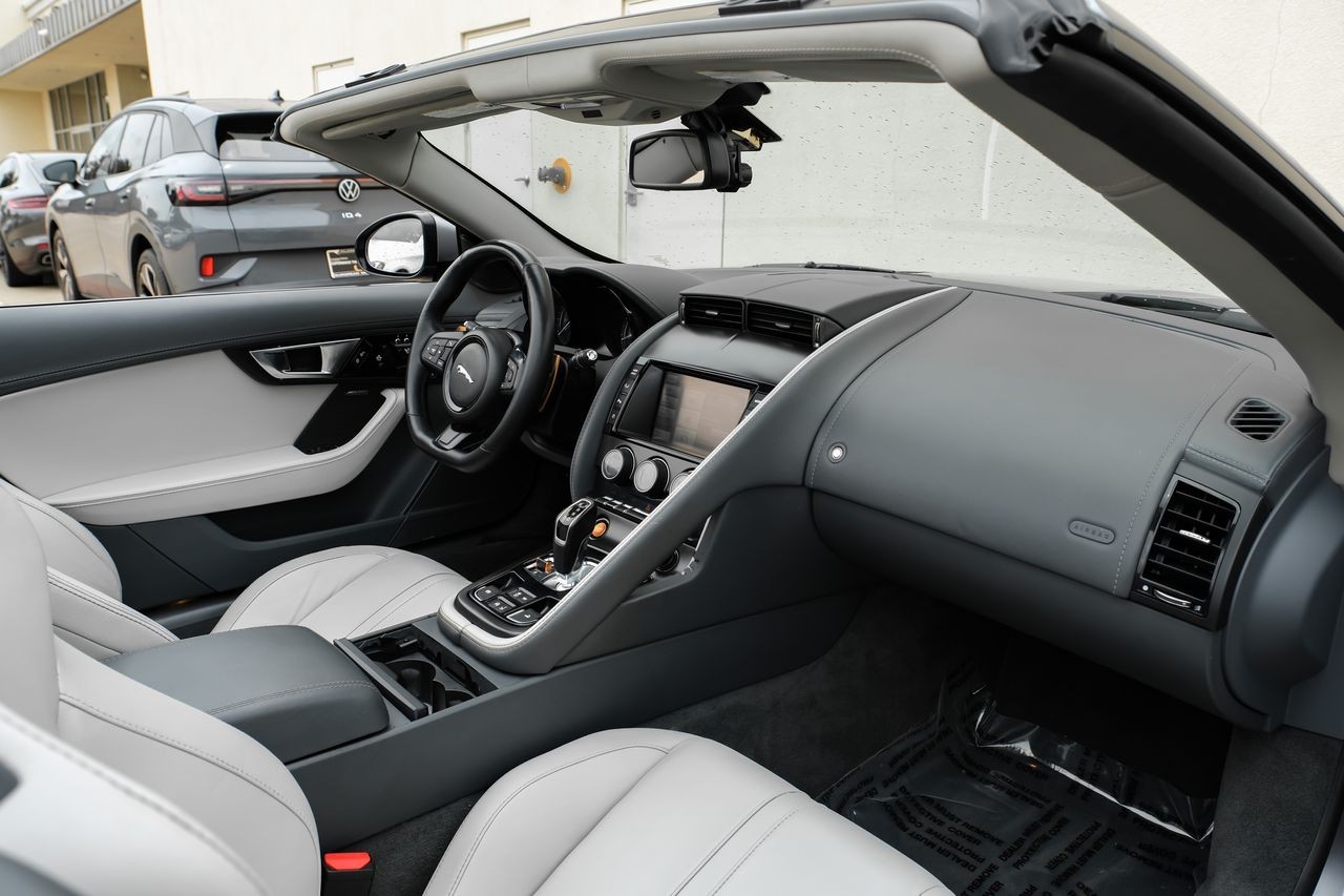 Jaguar F-Type Vehicle Main Gallery Image 12