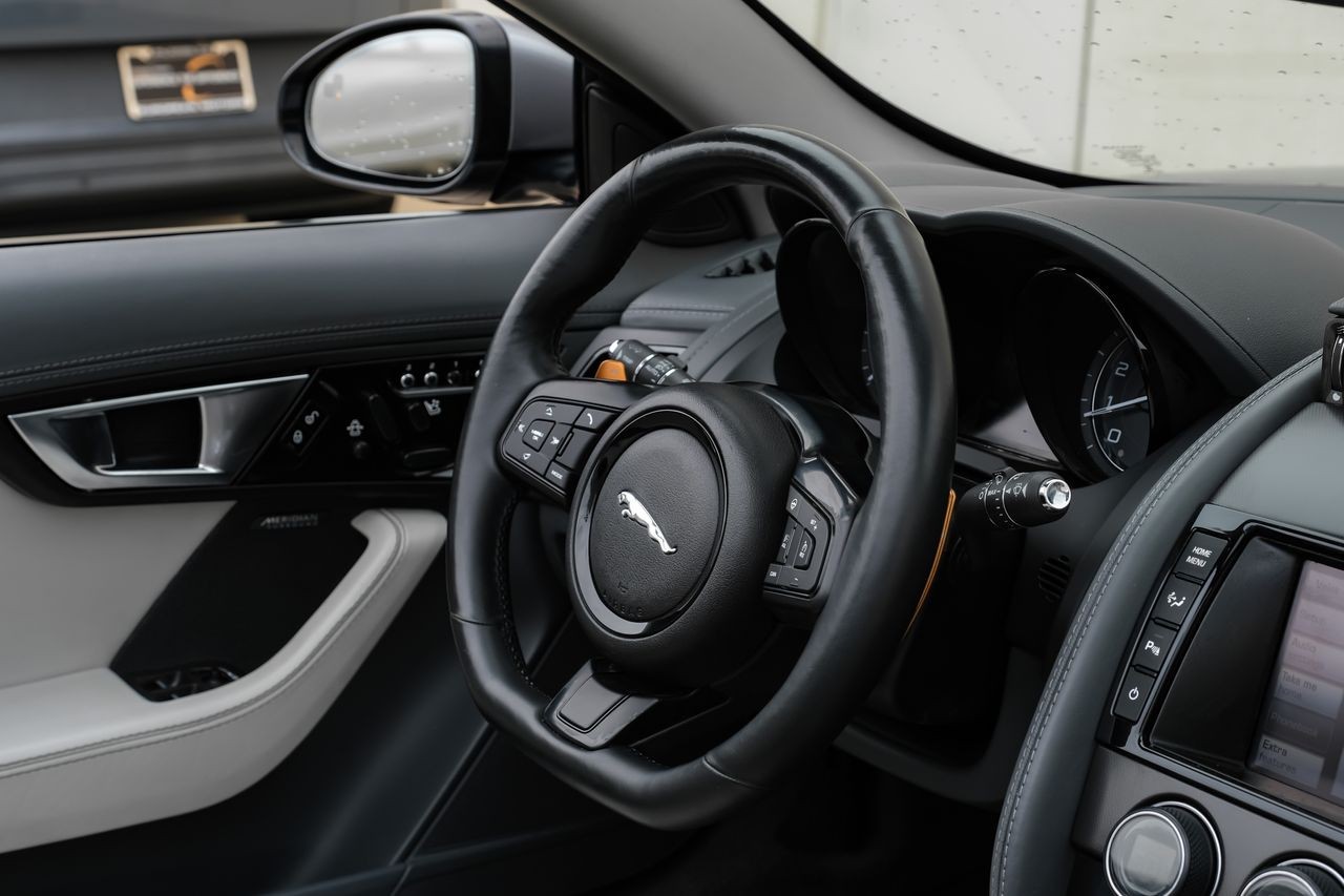 Jaguar F-Type Vehicle Main Gallery Image 13
