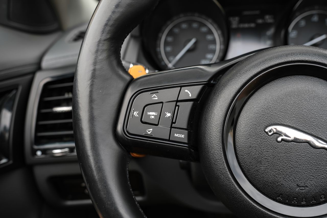 Jaguar F-Type Vehicle Main Gallery Image 15