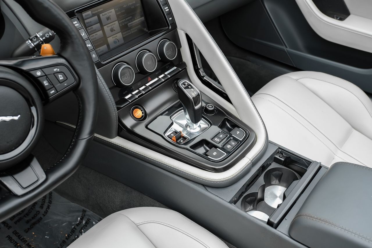 Jaguar F-Type Vehicle Main Gallery Image 23