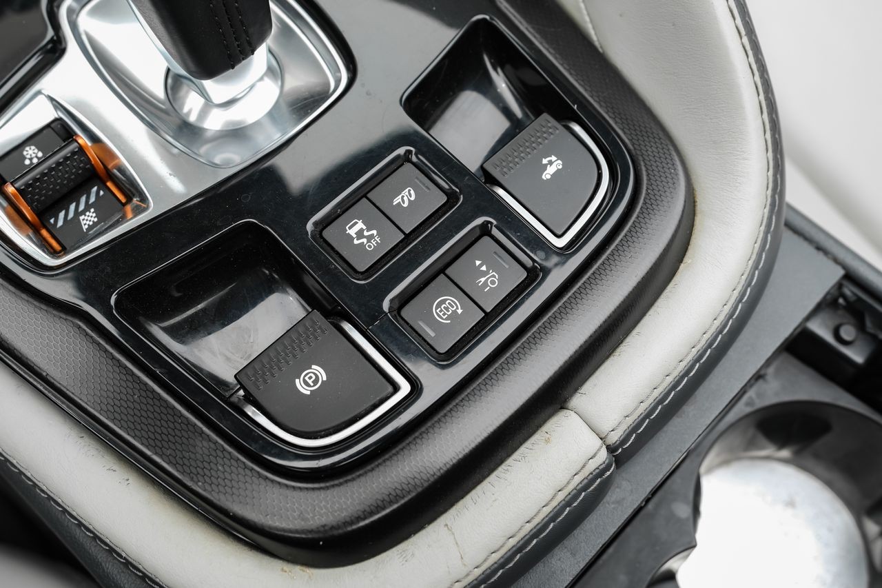 Jaguar F-Type Vehicle Main Gallery Image 25